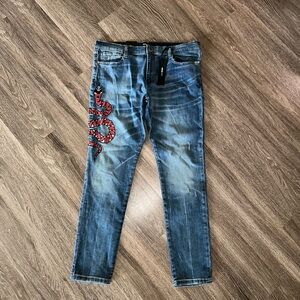 Skinny jeans with red snake
